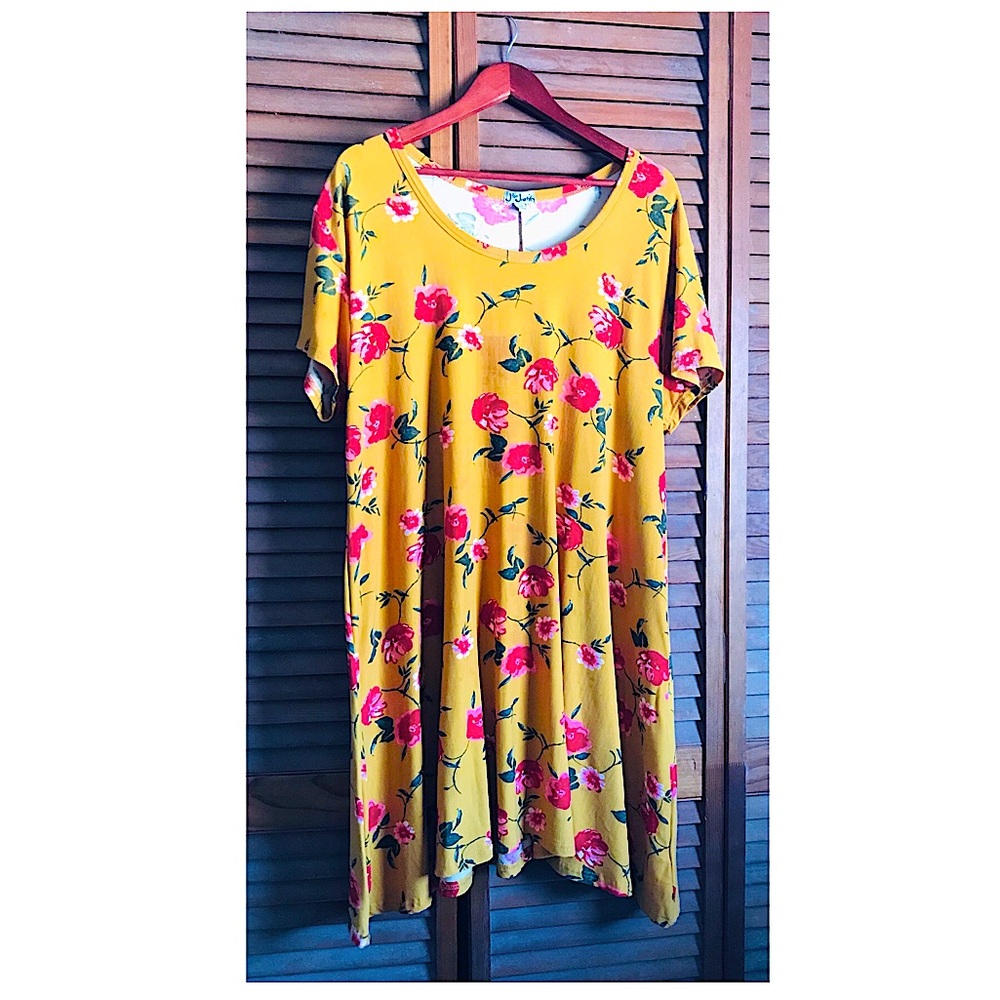 NWOT J for Justify Long Mustard Floral Top